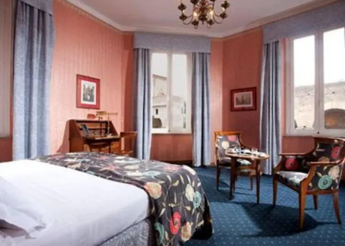 Victoria 4*