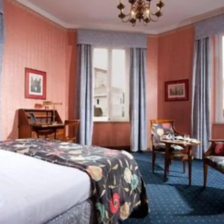 Victoria 4*